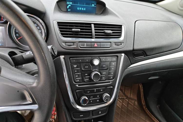 Used Buick Encore 2015 1.4T Automatic Two-Wheel Drive Urban Elite Version Audio And AC Panel