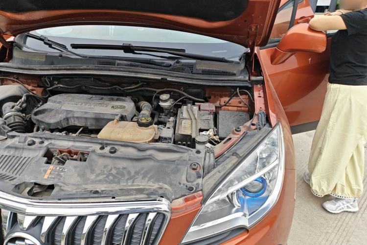 Used Buick Encore 2015 1.4T Automatic Two-Wheel Drive Urban Elite Version Engine Bay Left