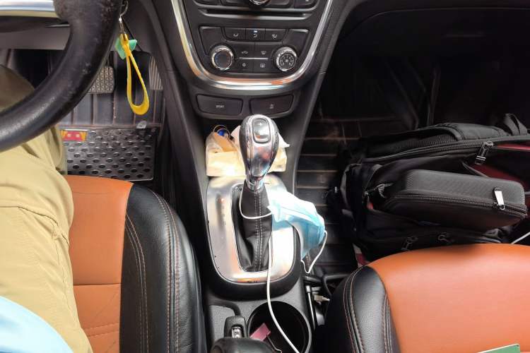 Used Buick Encore 2015 1.4T Automatic Two-Wheel Drive Urban Elite Version Gear Lever