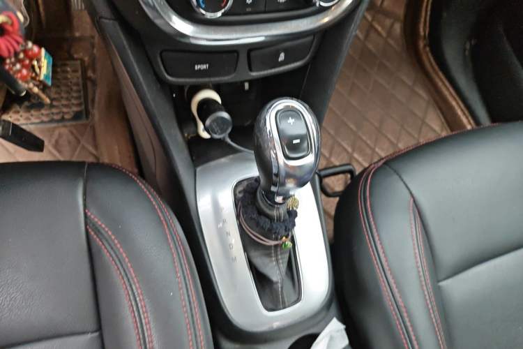 Used Buick Encore 2015 1.4T Automatic Two-Wheel Drive Urban Elite Version Gear Lever