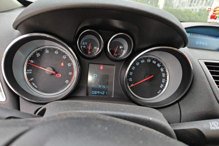 Used Buick Encore 2015 1.4T Automatic Two-Wheel Drive Urban Elite Version Instrument Cluster