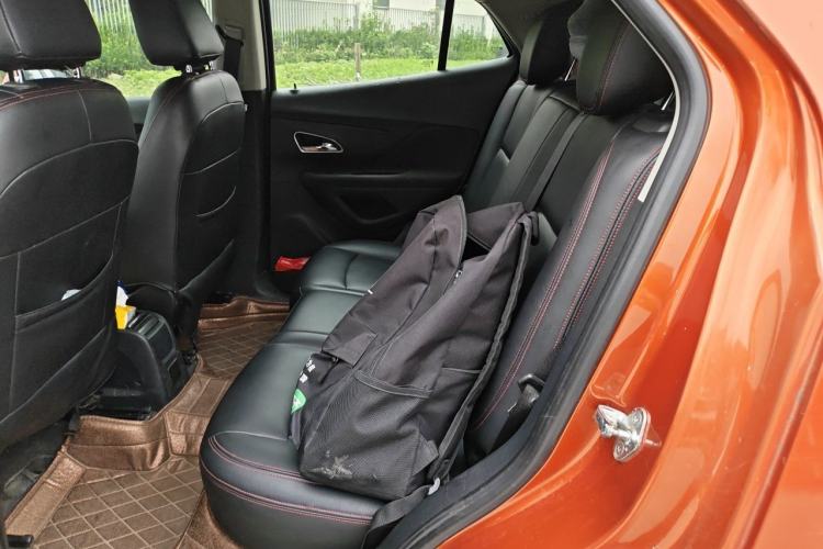 Used Buick Encore 2015 1.4T Automatic Two-Wheel Drive Urban Elite Version Left Rear Seat