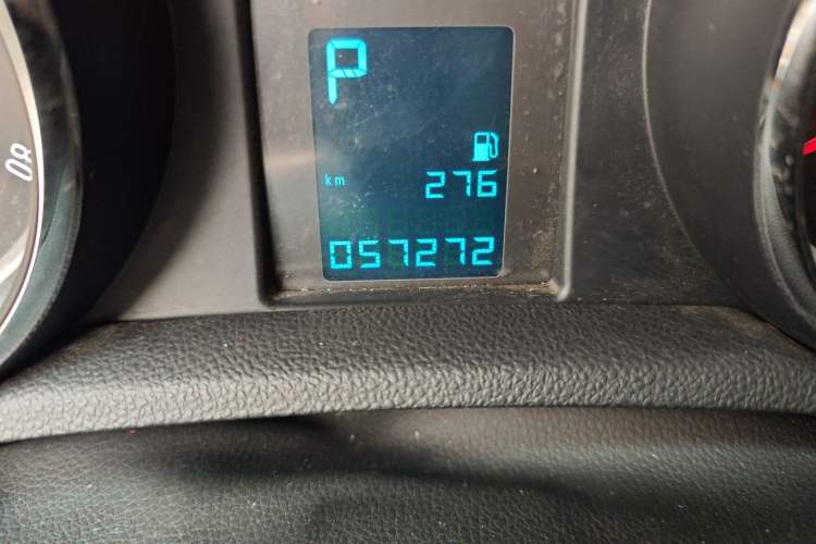 Used Buick Encore 2015 1.4T Automatic Two-Wheel Drive Urban Elite Version Odometer Close Up