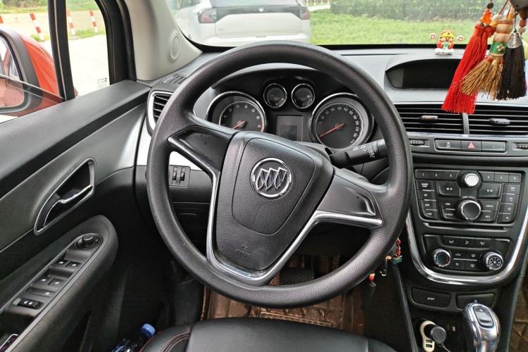 Used Buick Encore 2015 1.4T Automatic Two-Wheel Drive Urban Elite Version Steering Wheel