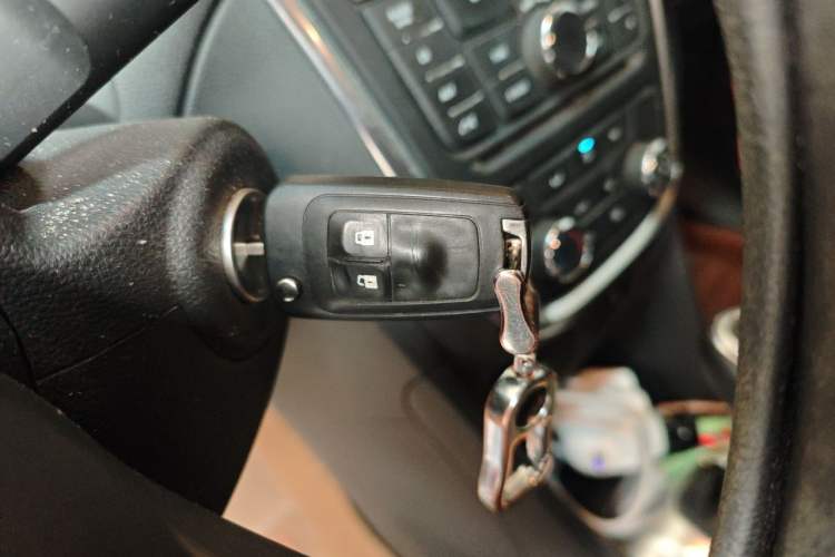 Used Buick Encore 2015 1.4T Automatic Two-Wheel Drive Urban Elite Version Vehicle Key