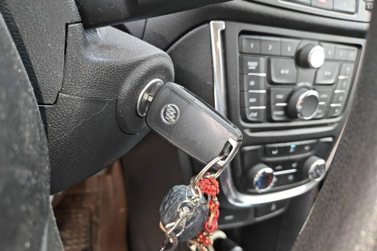 Used Buick Encore 2015 1.4T Automatic Two-Wheel Drive Urban Elite Version Vehicle Key