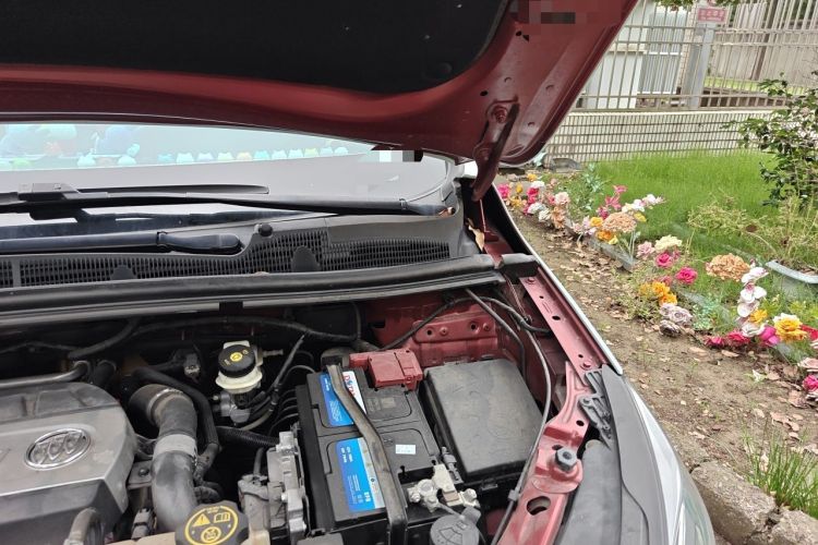 Used Buick Encore 2016 18T Automatic Two-Wheel Drive Urban Leading Edition Engine Bay Left