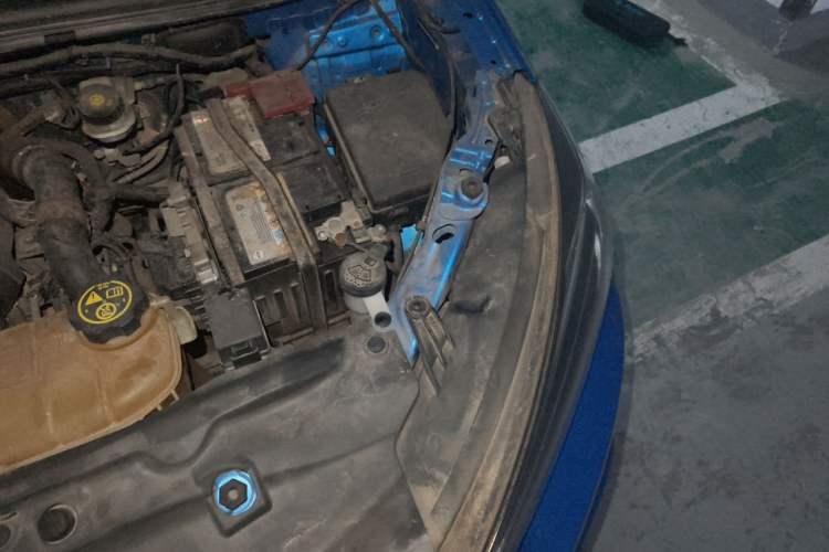 Used Buick Encore 2016 18T Manual Two-Wheel Drive Urban Advanced Model Engine Bay Left