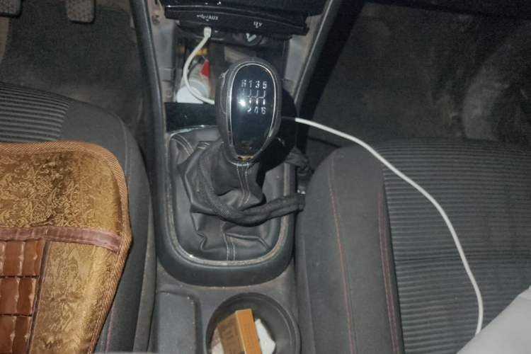 Used Buick Encore 2016 18T Manual Two-Wheel Drive Urban Advanced Model Gear Lever