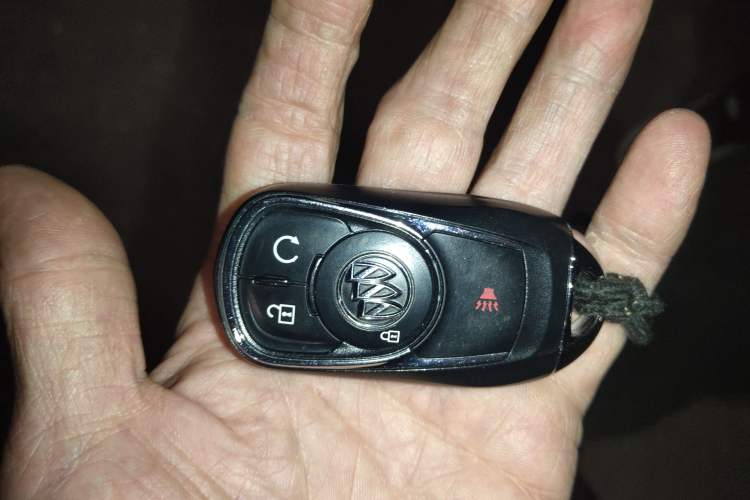 Used Buick Encore 2016 18T Automatic Two-Wheel Drive Urban Elite Model Vehicle Key