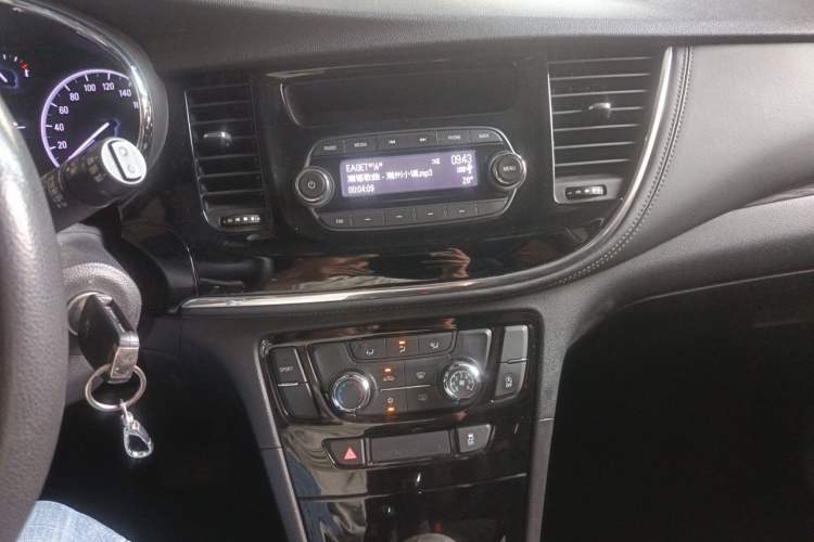 Used Buick Encore 2016 18T Automatic Two-Wheel Drive Urban Leading Edition Audio And AC Panel