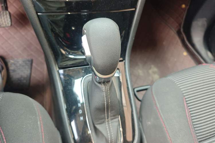 Used Buick Encore 2016 18T Automatic Two-Wheel Drive Urban Leading Edition Gear Lever