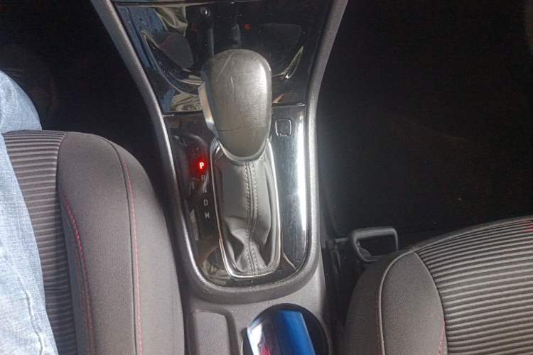 Used Buick Encore 2016 18T Automatic Two-Wheel Drive Urban Leading Edition Gear Lever