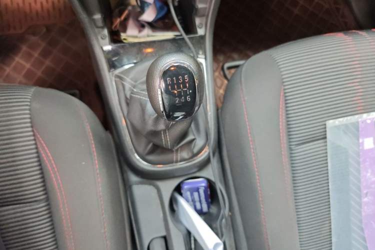 Used Buick Encore 2016 18T Manual Two-Wheel Drive Urban Advanced Model Gear Lever