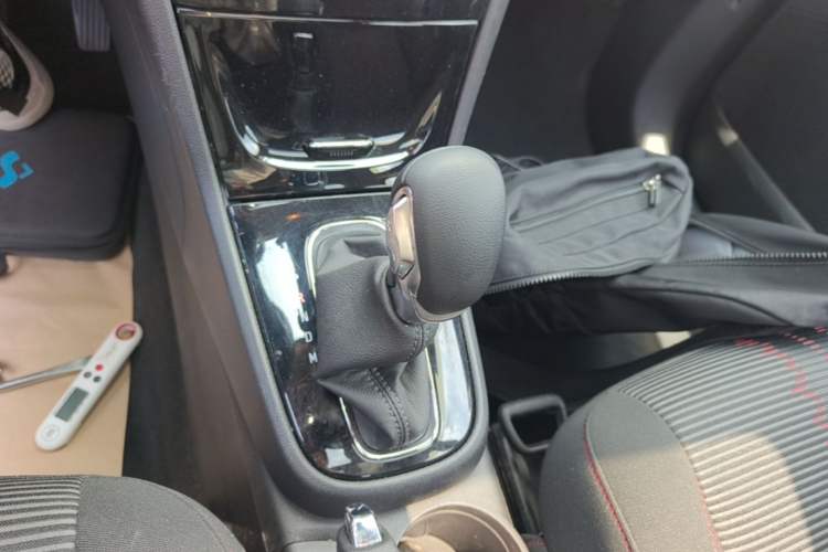 Used Buick Encore 2016 18T Automatic Two-Wheel Drive Urban Fashion Model Gear Lever