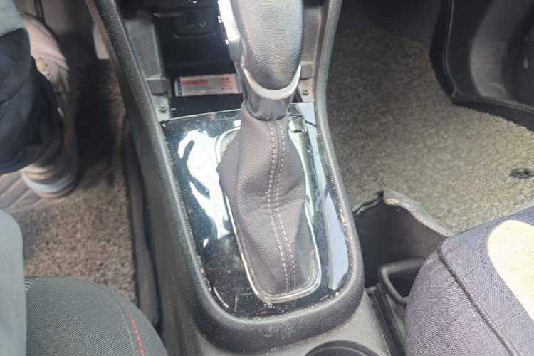 Used Buick Encore 2016 18T Automatic Two-Wheel Drive Urban Fashion Model Gear Lever