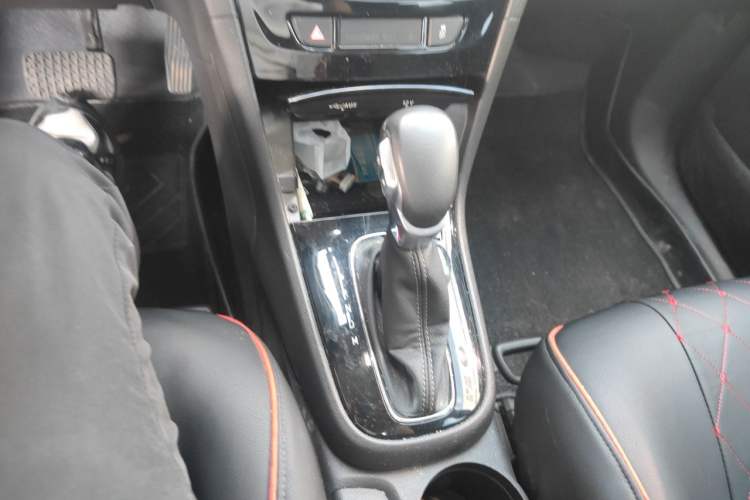 Used Buick Encore 2016 18T Automatic Two-Wheel Drive Urban Leading Edition Gear Lever