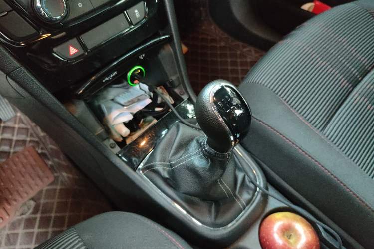 Used Buick Encore 2016 18T Manual Two-Wheel Drive Urban Advanced Model Gear Lever