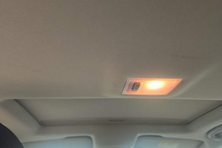 Used Buick Encore 2016 18T Automatic Two-Wheel Drive Urban Fashion Model Headliner