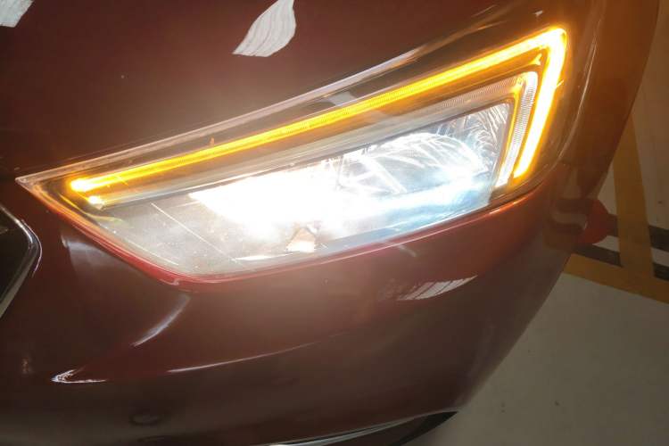 Used Buick Encore 2016 18T Automatic Two-Wheel Drive Urban Fashion Model Left Front Headlight