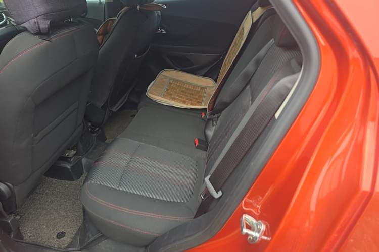 Used Buick Encore 2016 18T Automatic Two-Wheel Drive Urban Fashion Model Left Rear Seat