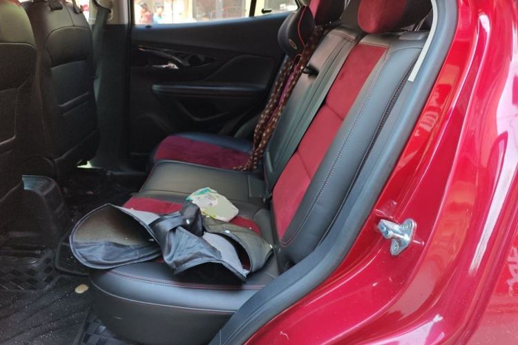 Used Buick Encore 2016 18T Automatic All-Wheel-Drive Flagship Model Left Rear Seat