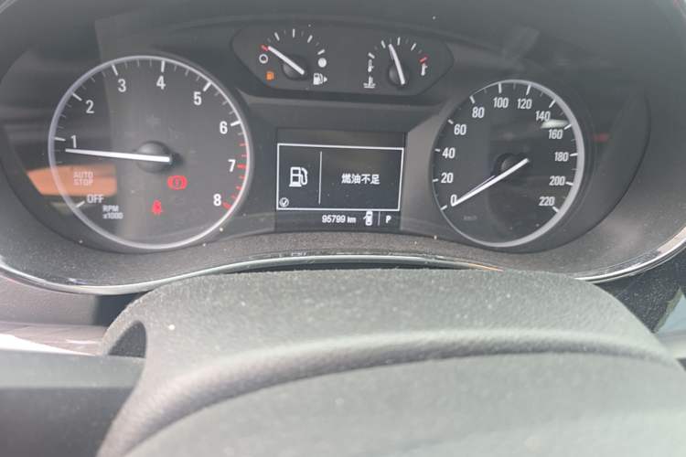 Used Buick Encore 2016 18T Automatic Two-Wheel Drive Urban Fashion Model Odometer Close Up