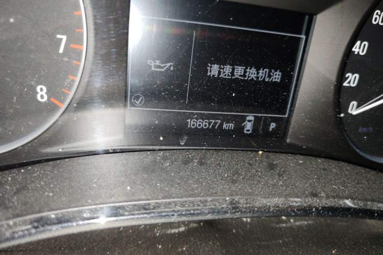 Used Buick Encore 2016 18T Automatic Two-Wheel Drive Urban Elite Model Odometer Close Up