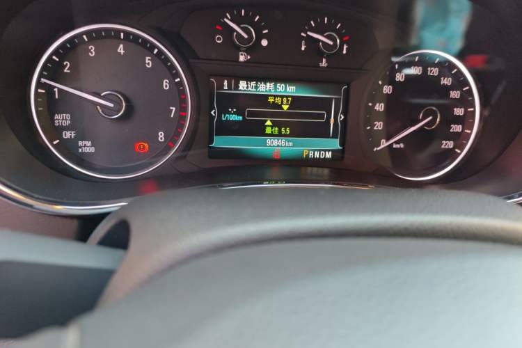 Used Buick Encore 2016 18T Automatic All-Wheel-Drive Flagship Model Odometer Close Up
