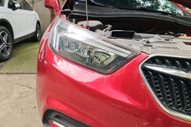 Used Buick Encore 2016 18T Manual Two-Wheel Drive Urban Advanced Model Right Front Headlight