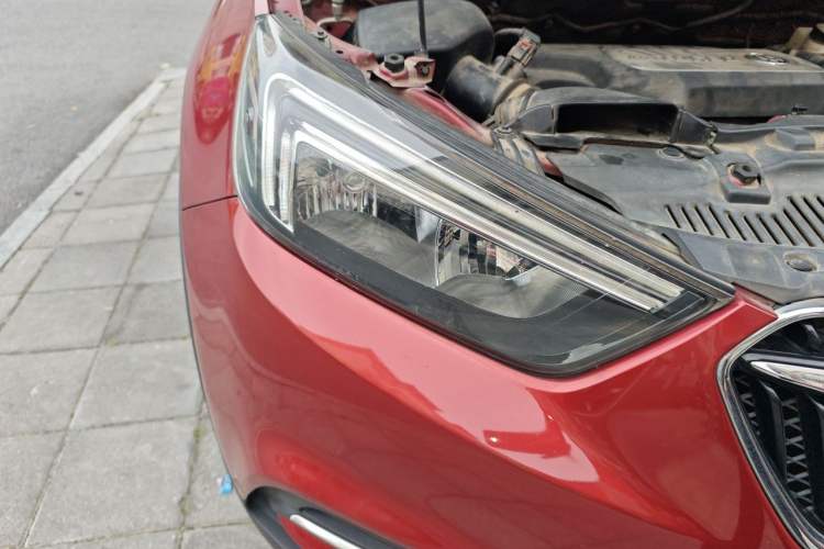 Used Buick Encore 2016 18T Automatic Two-Wheel Drive Urban Fashion Model Right Front Headlight