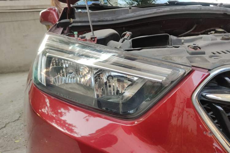 Used Buick Encore 2016 18T Manual Two-Wheel Drive Urban Advanced Model Right Front Headlight