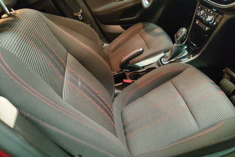Used Buick Encore 2016 18T Automatic Two-Wheel Drive Urban Fashion Model Right Front Seat