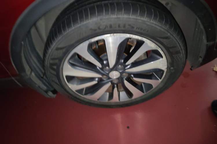 Used Buick Encore 2016 18T Automatic Two-Wheel Drive Urban Elite Model Right Front Wheel Hub