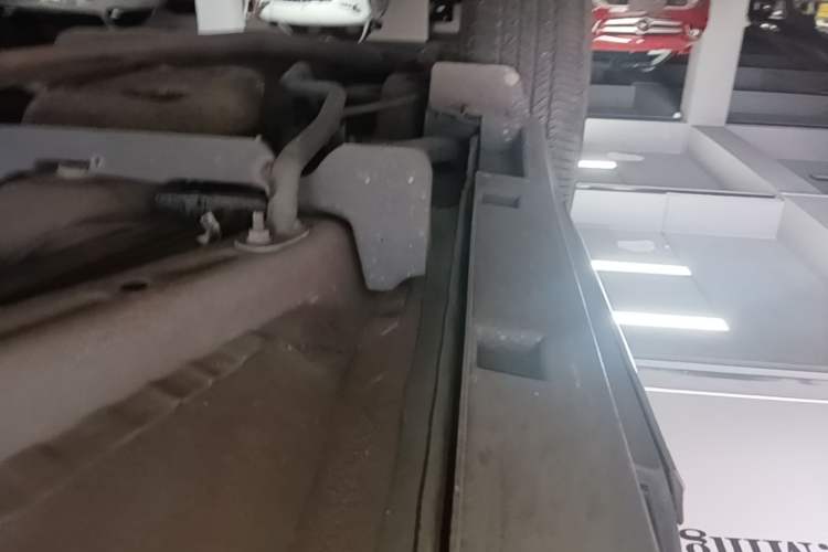 Used Buick Encore 2016 18T Automatic Two-Wheel Drive Urban Elite Model Right Side Sill