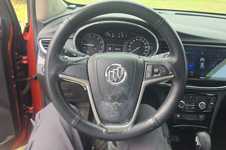 Used Buick Encore 2016 18T Automatic Two-Wheel Drive Urban Fashion Model Steering Wheel
