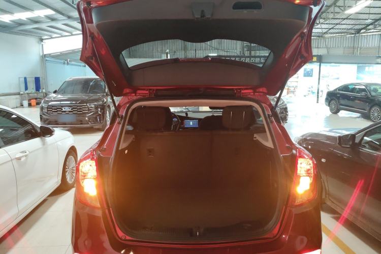 Used Buick Encore 2016 18T Automatic Two-Wheel Drive Urban Fashion Model Trunk