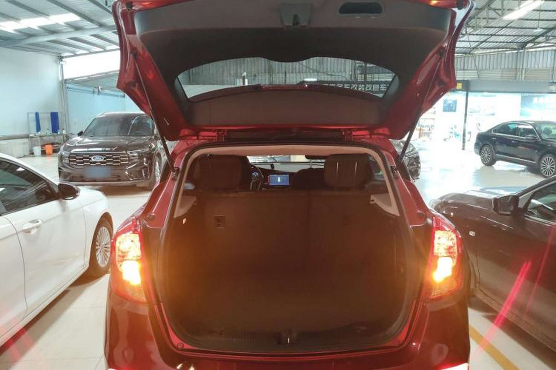 Used Buick Encore 2016 18T Automatic Two-Wheel Drive Urban Fashion Model Trunk