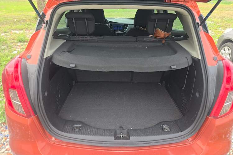 Used Buick Encore 2016 18T Automatic Two-Wheel Drive Urban Fashion Model Trunk