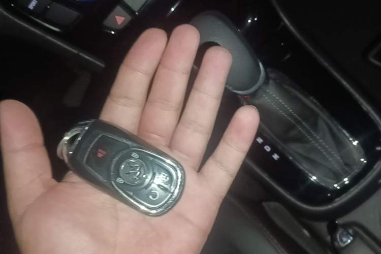 Used Buick Encore 2016 18T Automatic Two-Wheel Drive Urban Elite Model Vehicle Key
