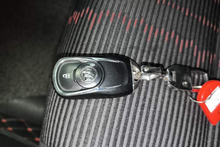 Used Buick Encore 2016 18T Automatic Two-Wheel Drive Urban Fashion Model Vehicle Key