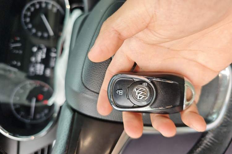 Used Buick Encore 2016 18T Automatic Two-Wheel Drive Urban Fashion Model Vehicle Key
