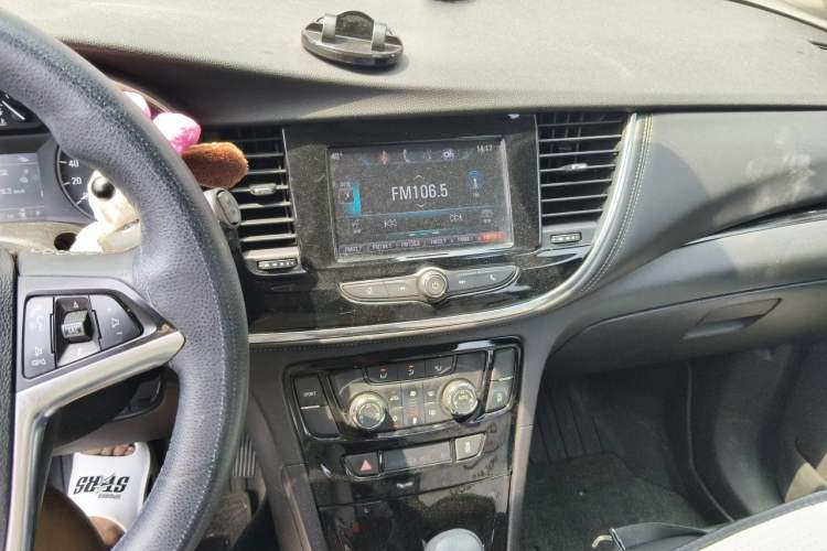 Used Buick Encore 2016 18T Automatic Two-Wheel Drive Urban Elite Model Audio And AC Panel