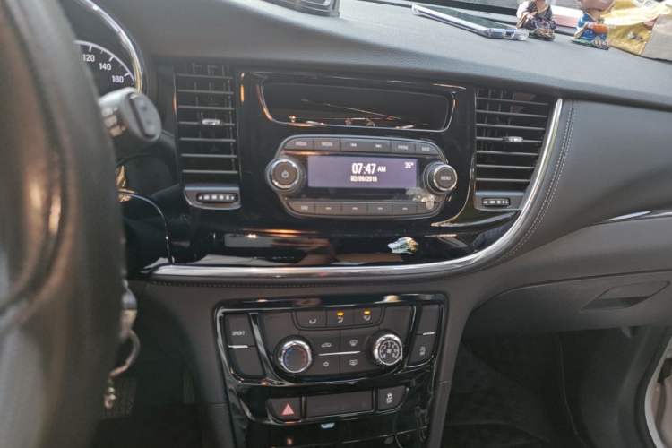Used Buick Encore 2016 18T Automatic Two-Wheel Drive Urban Leading Edition Audio And AC Panel