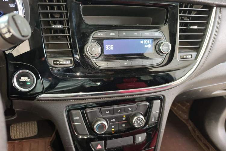 Used Buick Encore 2016 18T Automatic Two-Wheel Drive Urban Fashion Model Audio And AC Panel