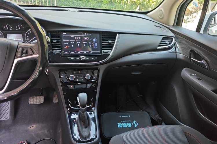 Used Buick Encore 2016 18T Automatic Two-Wheel Drive Urban Leading Edition Audio And AC Panel