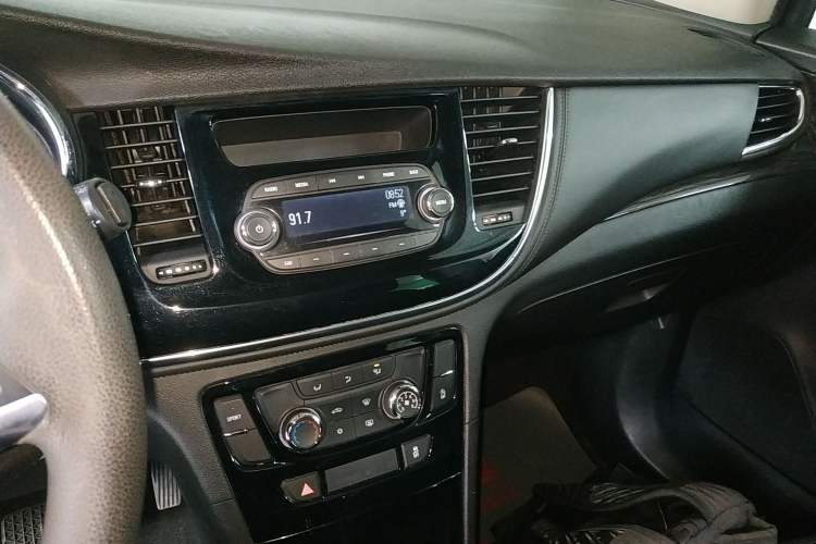 Used Buick Encore 2016 18T Automatic Two-Wheel Drive Urban Leading Edition Audio And AC Panel