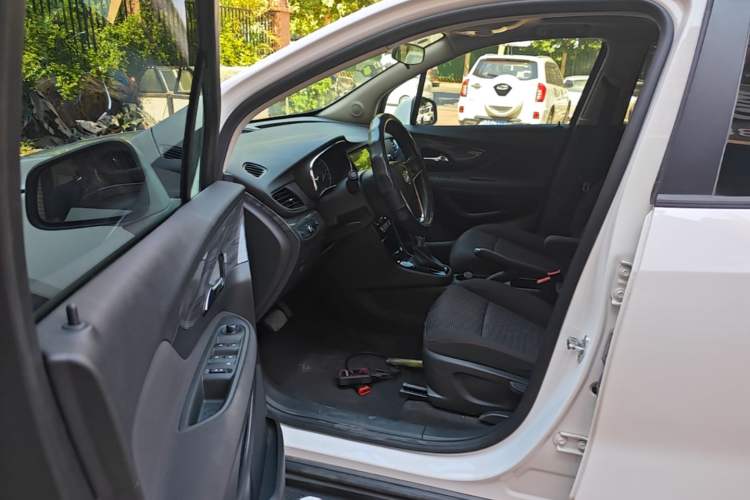 Used Buick Encore 2016 18T Automatic Two-Wheel Drive Urban Leading Edition Driver Seat