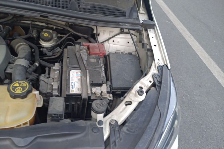 Used Buick Encore 2016 18T Automatic Two-Wheel Drive Urban Fashion Model Engine Bay Left