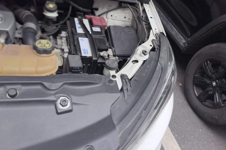 Used Buick Encore 2016 18T Automatic Two-Wheel Drive Urban Leading Edition Engine Bay Left